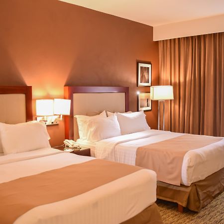 Holiday Inn Leon By Ihg Екстериор снимка