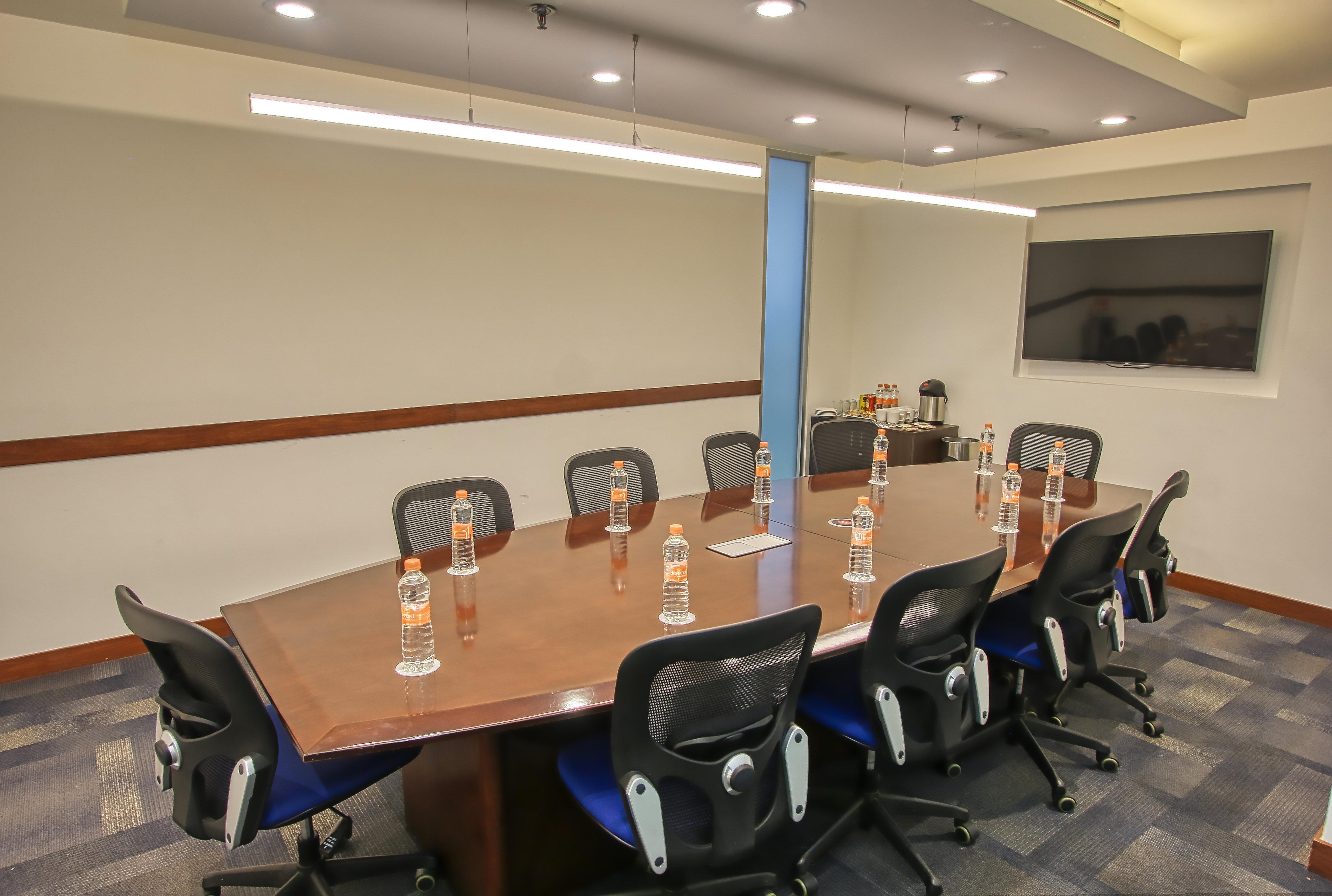 Holiday Inn Leon By Ihg Екстериор снимка