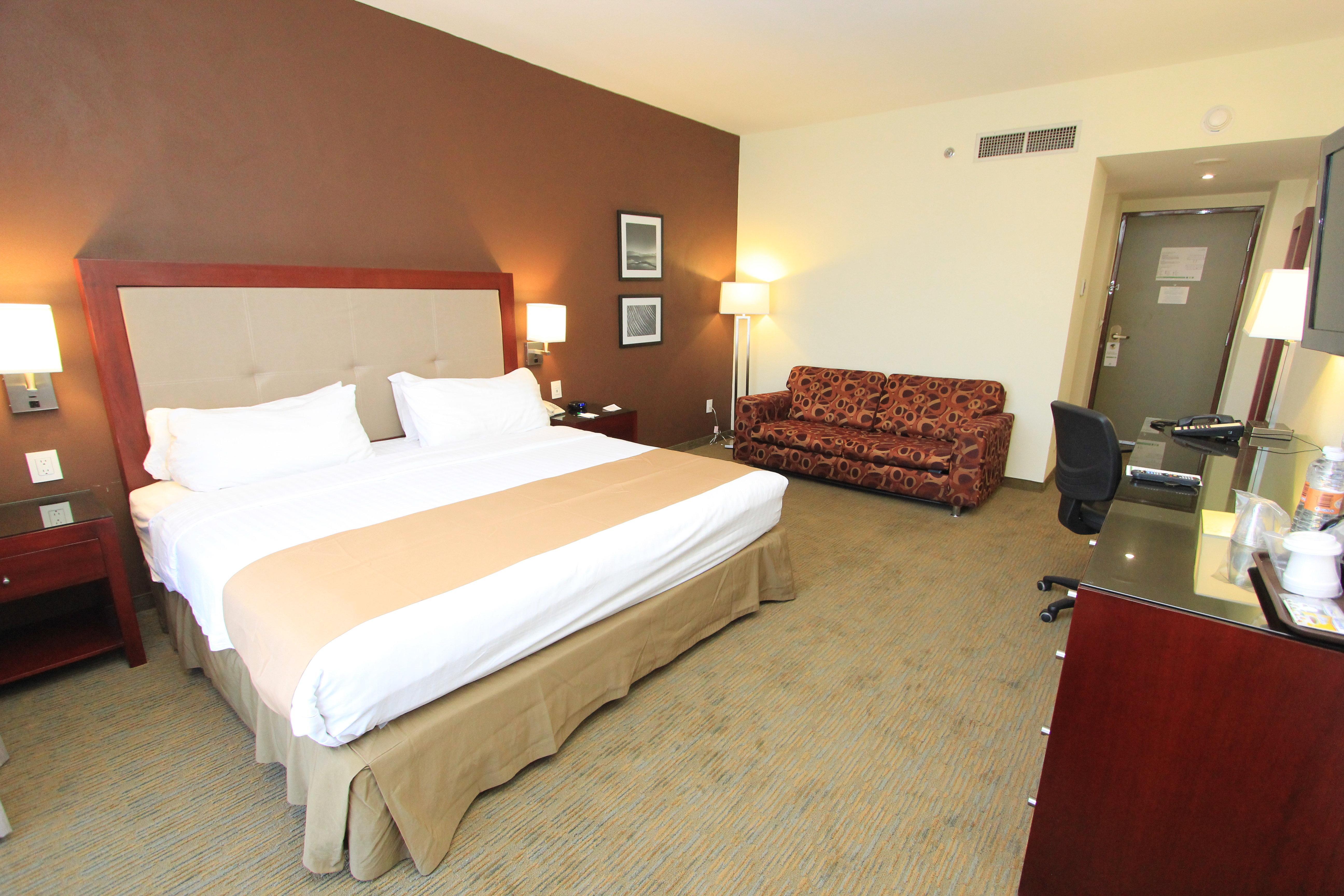 Holiday Inn Leon By Ihg Екстериор снимка