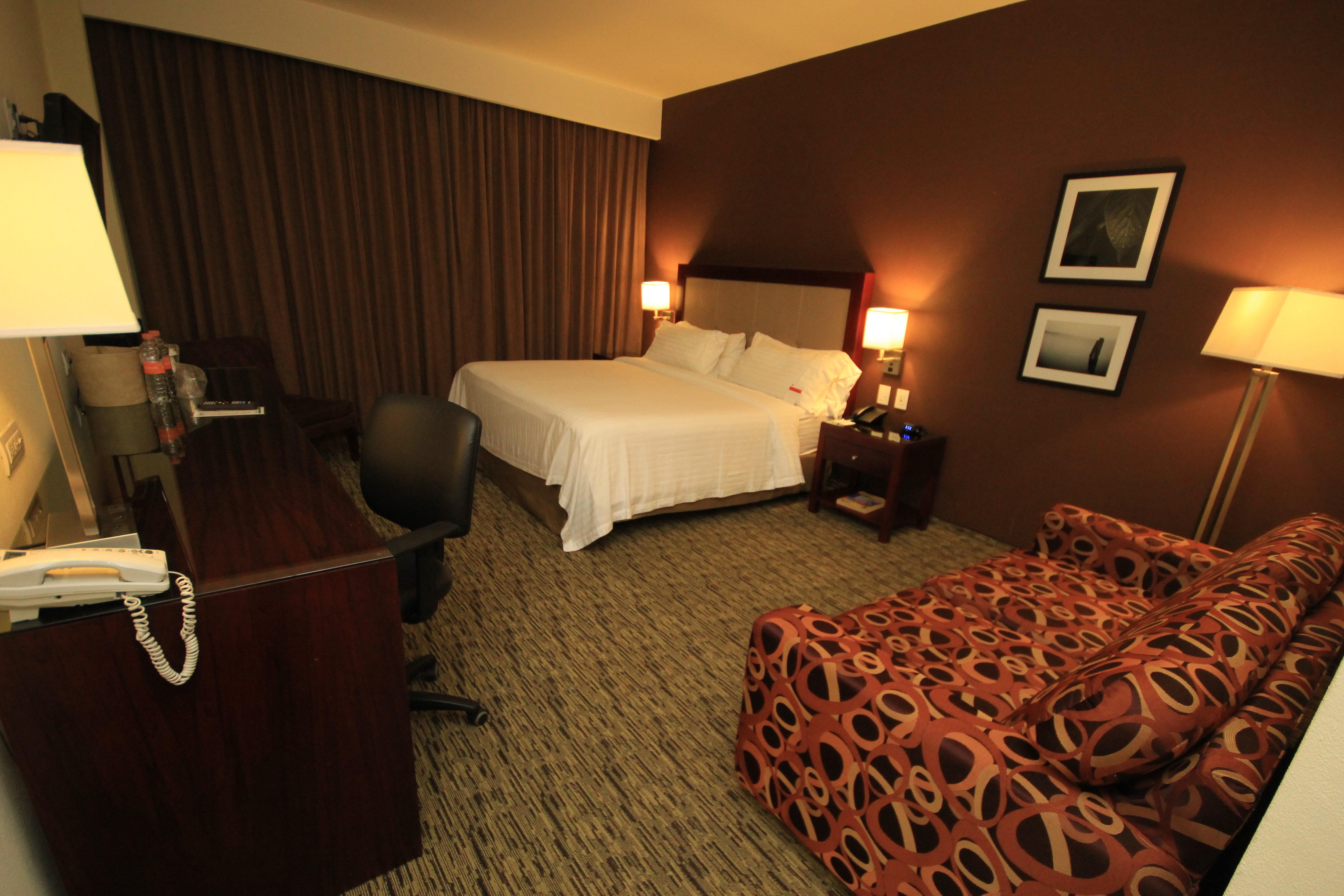 Holiday Inn Leon By Ihg Екстериор снимка