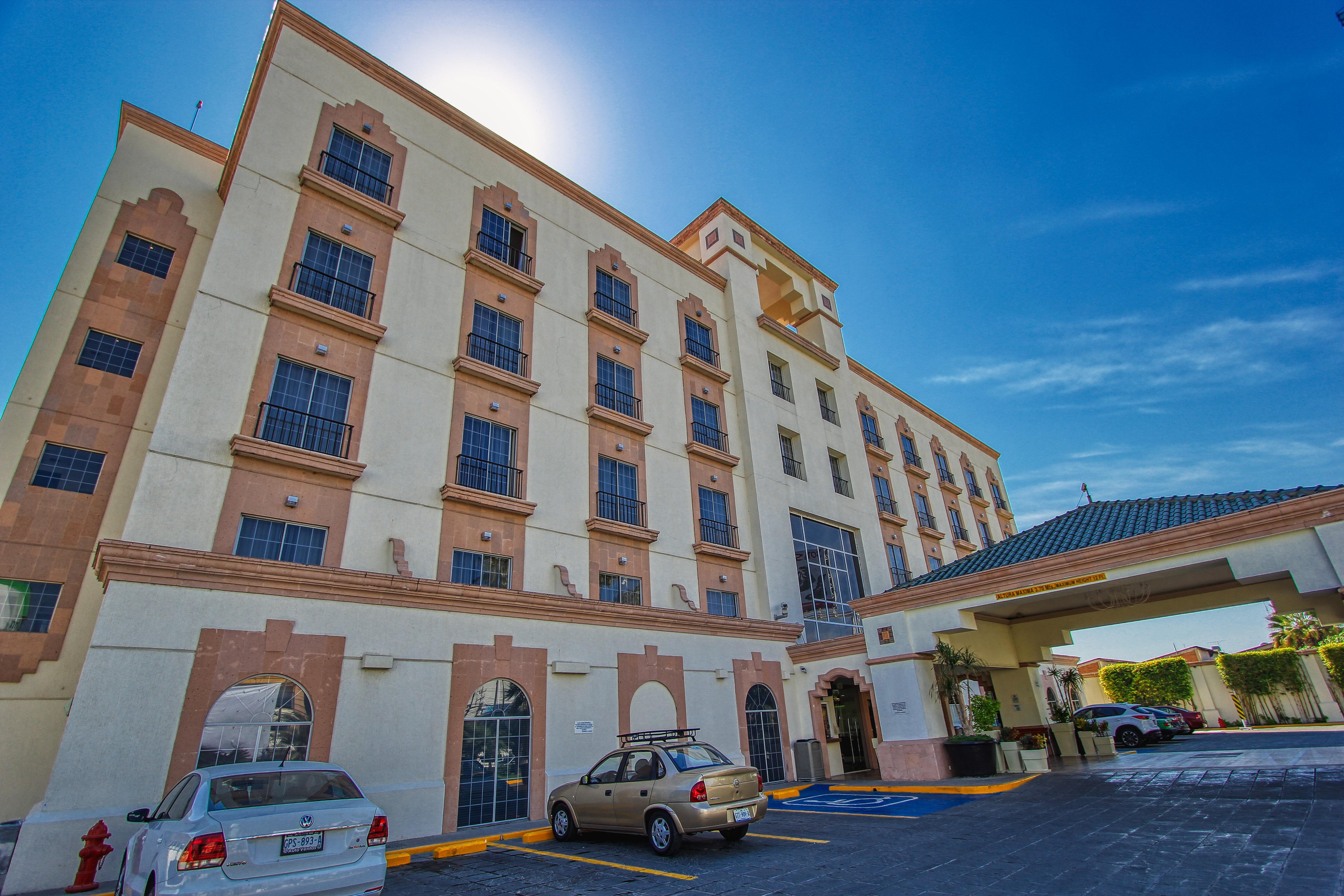 Holiday Inn Leon By Ihg Екстериор снимка