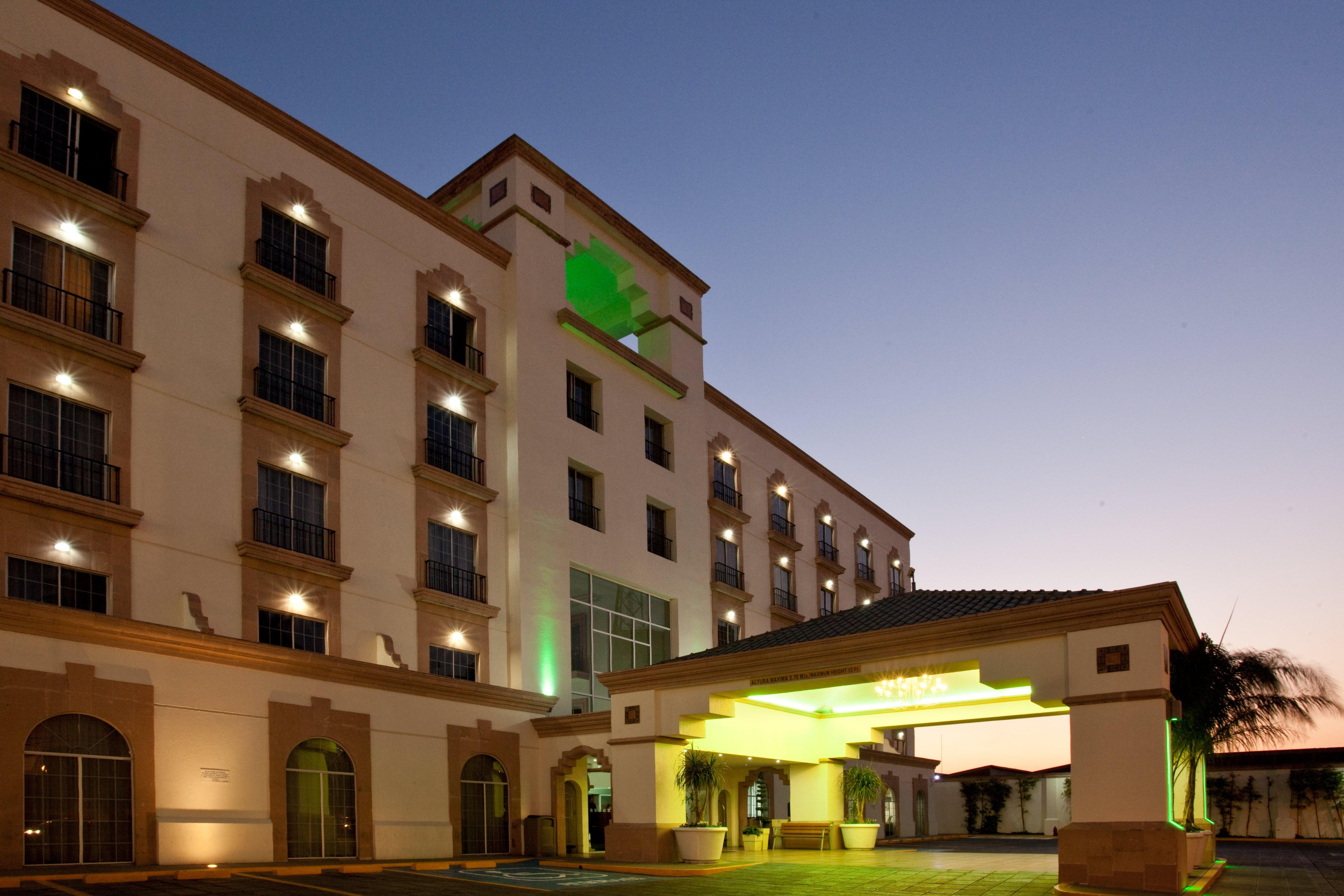 Holiday Inn Leon By Ihg Екстериор снимка