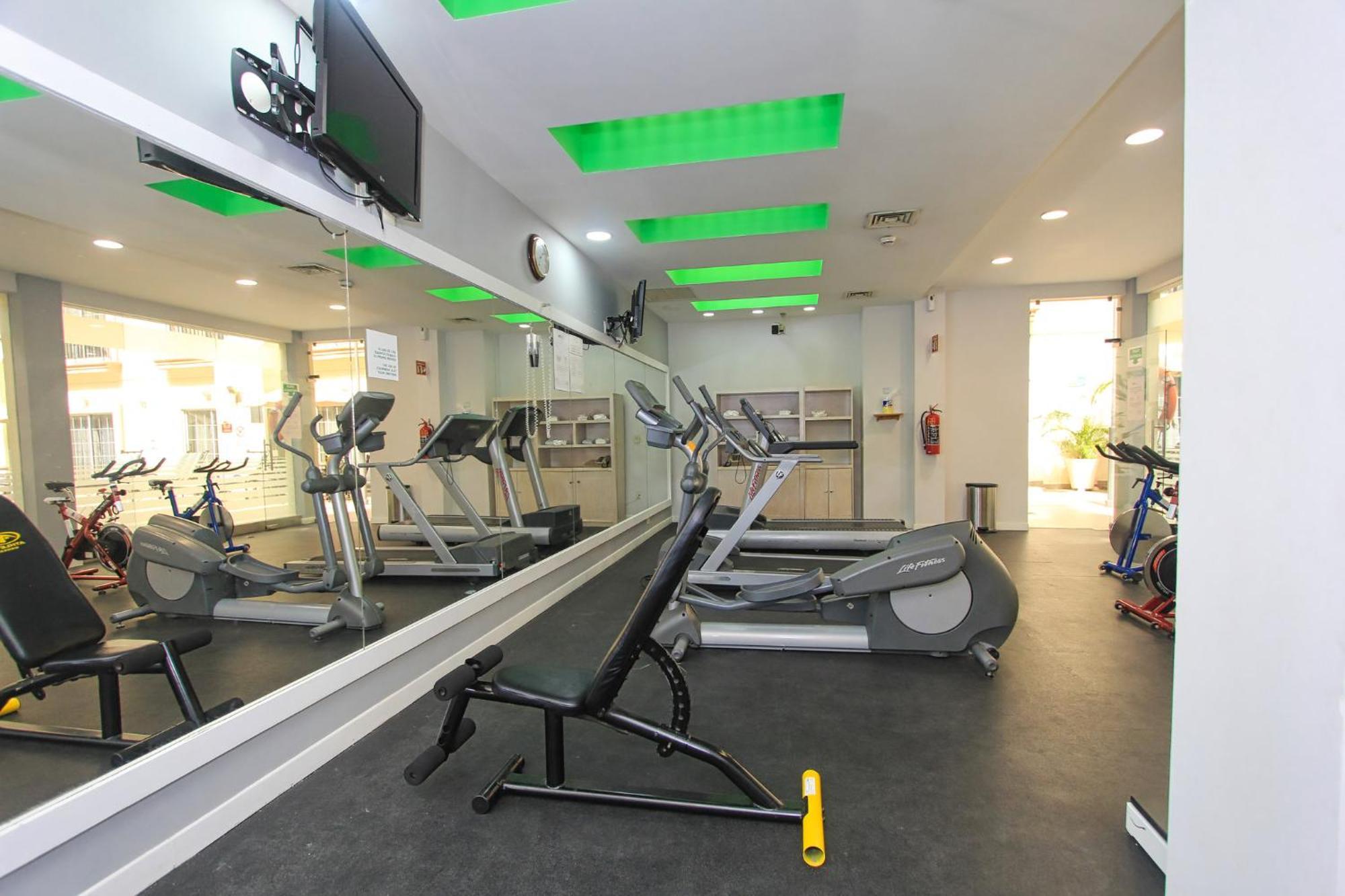 Holiday Inn Leon By Ihg Екстериор снимка