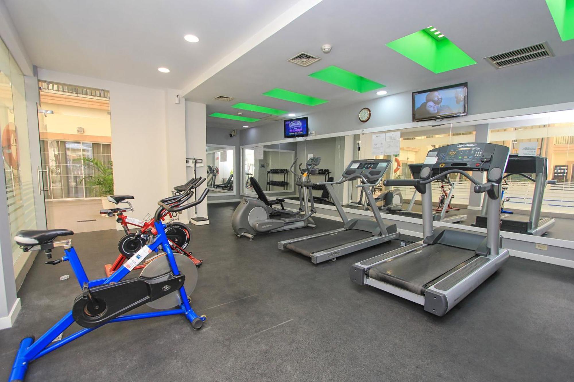 Holiday Inn Leon By Ihg Екстериор снимка