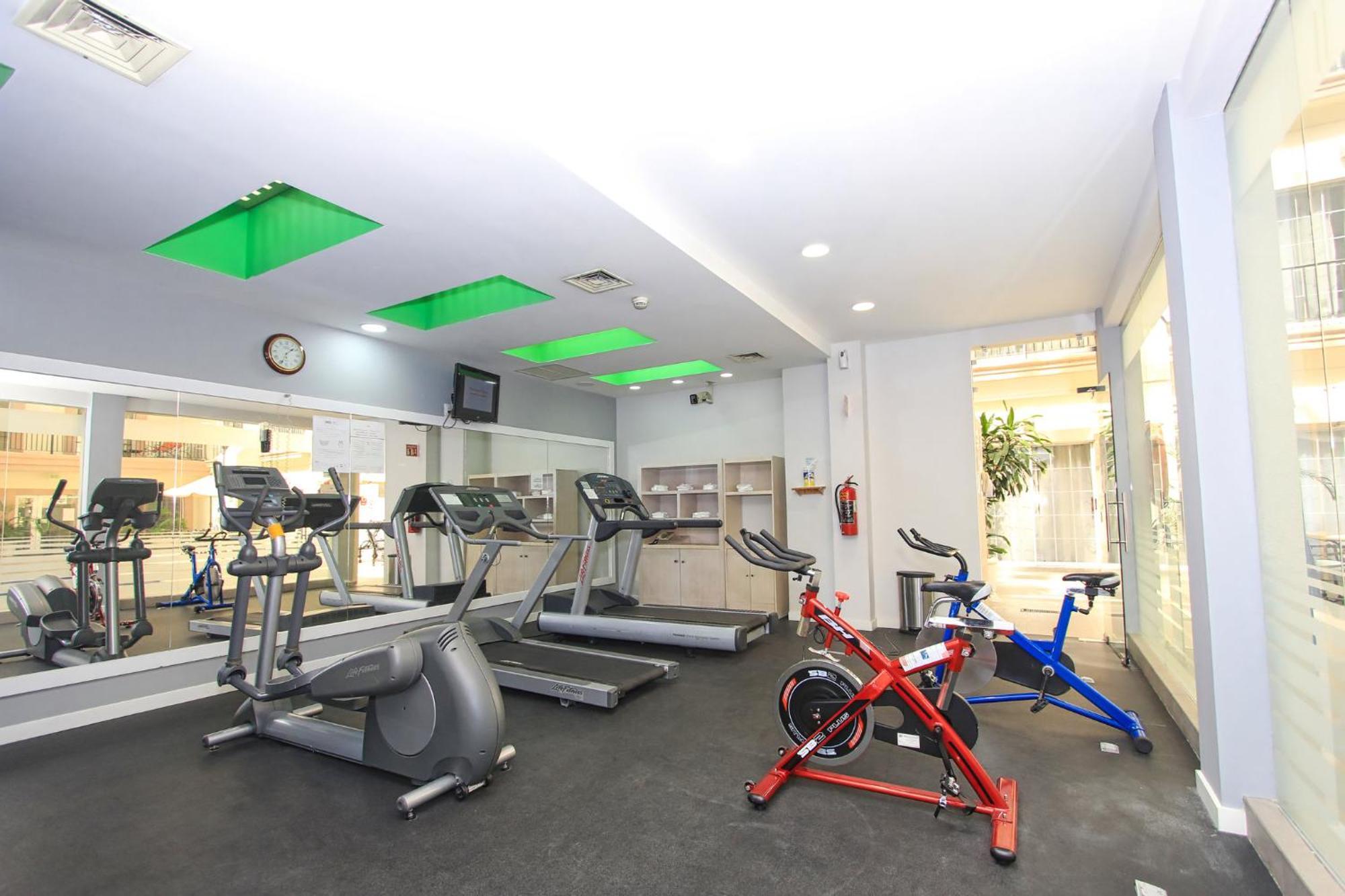 Holiday Inn Leon By Ihg Екстериор снимка