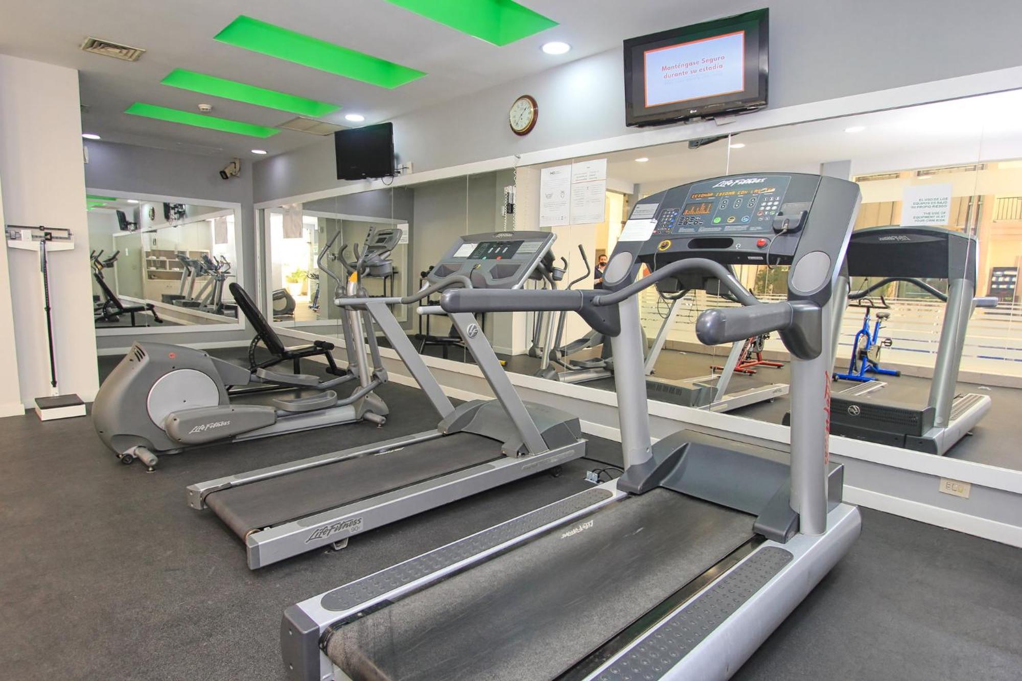 Holiday Inn Leon By Ihg Екстериор снимка