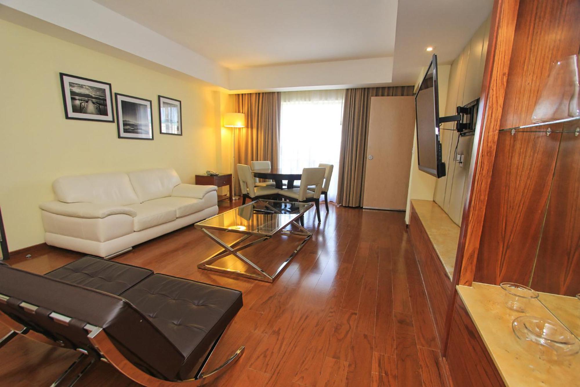 Holiday Inn Leon By Ihg Екстериор снимка
