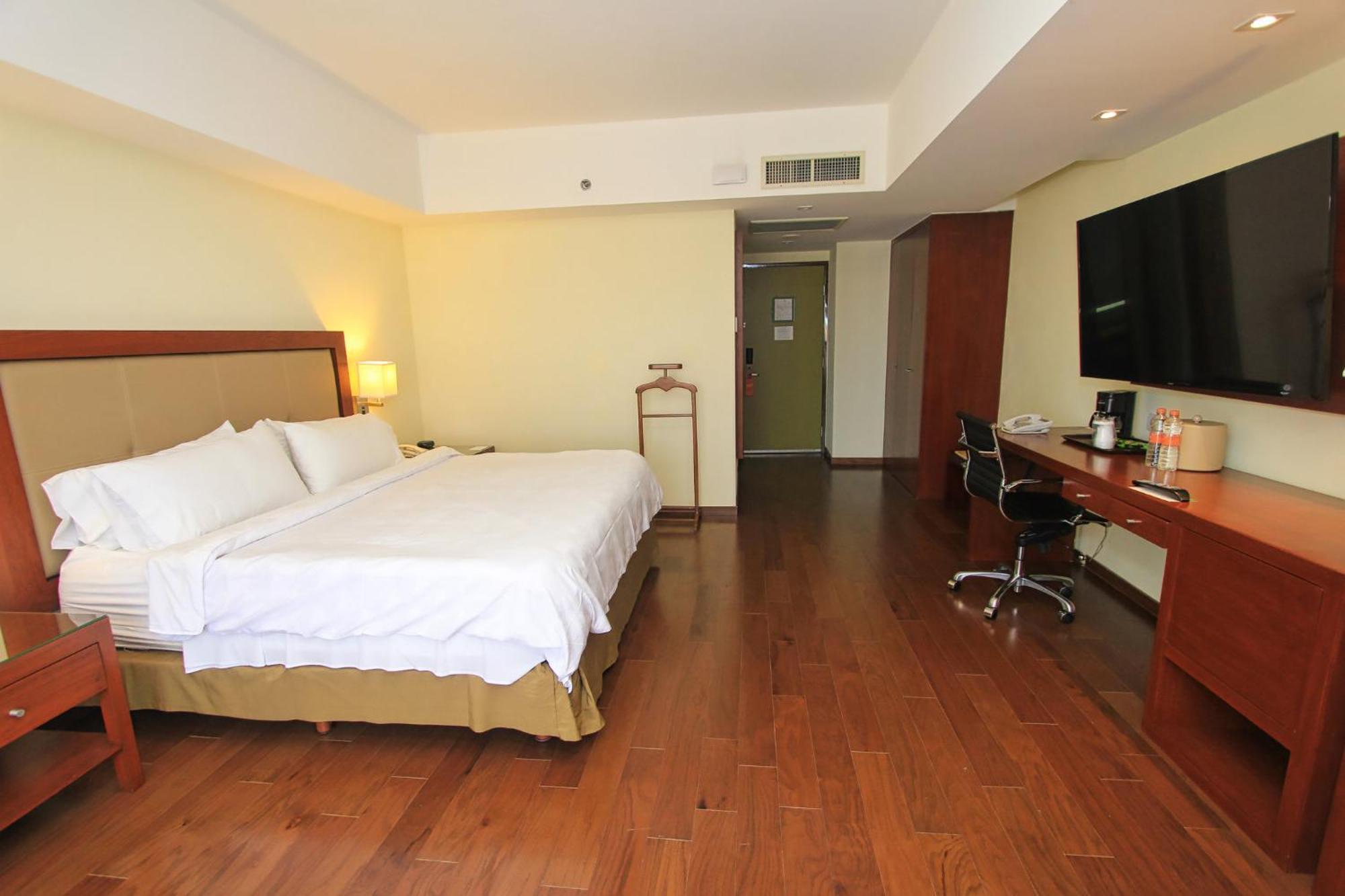 Holiday Inn Leon By Ihg Екстериор снимка